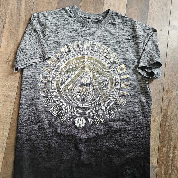 T-Shirt - Picture 2 of 4